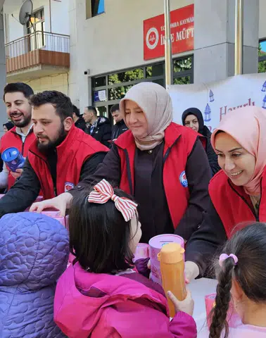 AK Parti Trabzon İl Kadın Kolları Yomra’daki Tekne Orucu Programına Katıldı