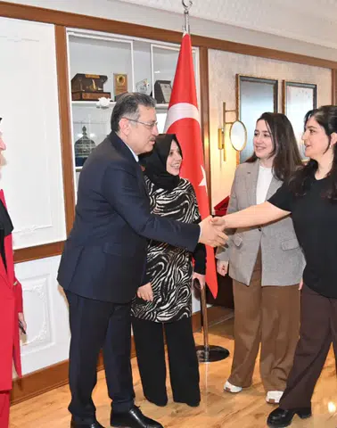 Başkan Ahmet Metin Genç, Büyükşehir Personeli ile Bayramlaştı