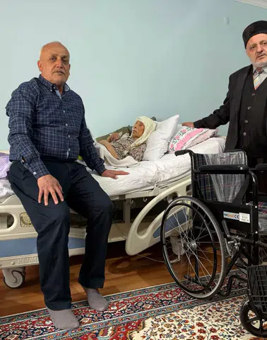 Yomra’da dayanışma örneği: Hastaya Tekerlekli Sandalye Ulaştırıldı