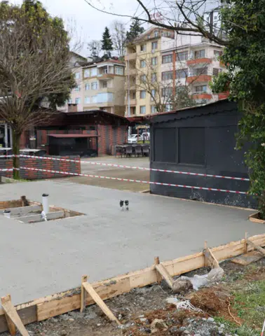 Arhavi Sahil Dolgu Alanına Yöresel Mimariye Uygun Mescit Yapılıyor