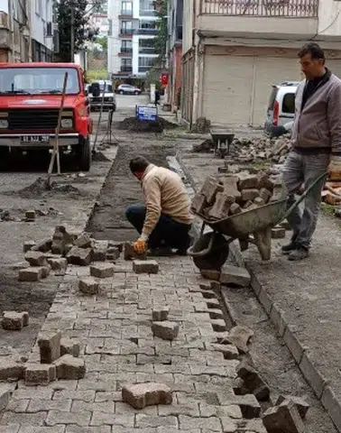 Beşikdüzü Belediyesi’nden Yol ve Altyapı Çalışmaları