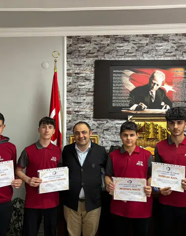 Oltu Mesleki ve Teknik Anadolu Lisesi’nde Ayın Öğrencileri Ödüllerini Aldı