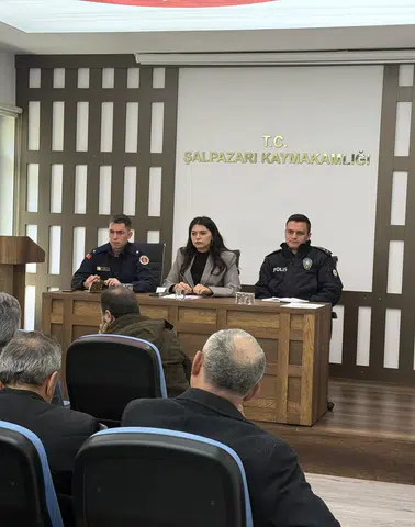 Şalpazarı’nda Muhtarlarla Kapsamlı Değerlendirme Toplantısı Gerçekleştirildi