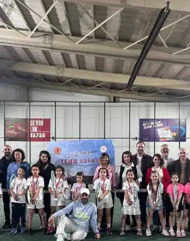 Artvin’de 23 Nisan Coşkusu Tenis Kortlarına Taşındı