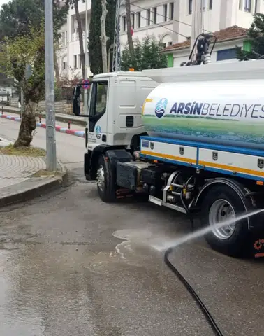 Arsin Belediyesi’nden Temizlik Seferberliği: İlçe Genelinde Yoğun Çalışma