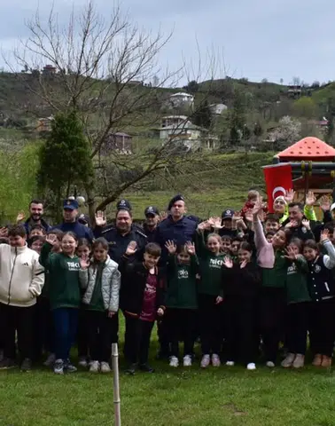 Pazar’da Polis Haftası’nda Anlamlı Etkinlik: Fidanlar Geleceğe Umut Oldu