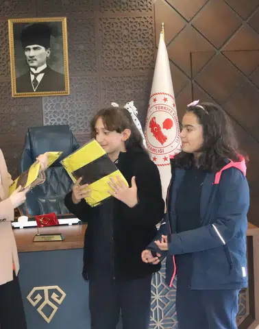 Arsin’de 23 Nisan Kutlamalarına Anlamlı Ziyaret