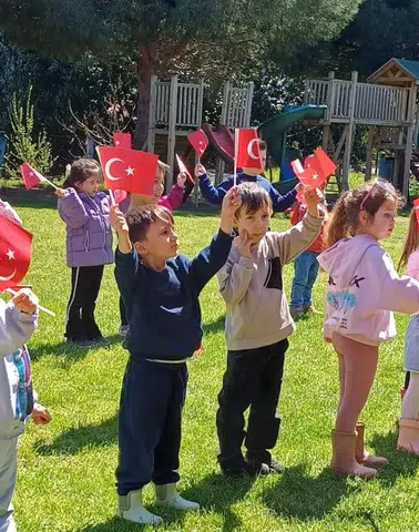 Miniklerden 23 Nisan coşkusu: Doğa ile bayram kutlaması Akçaabat'ta gerçekleşti