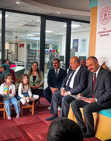 Kaymakam Sözen, Minik Öğrencilerle Kütüphane Haftası Etkinliğinde Buluştu