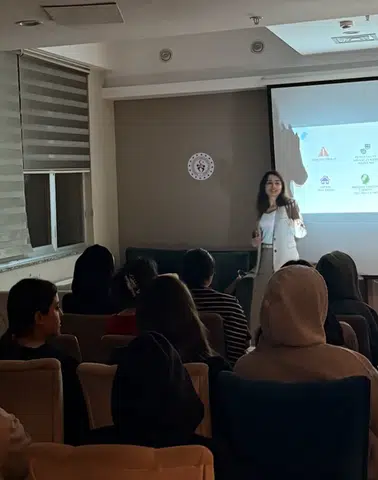 Artvin’de Dijital Detoks Atölyesi Düzenlendi: Gençlere Bilinçli Teknoloji Kullanımı Anlatıldı