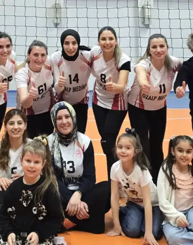 Trabzon İl Ambulans Servisi Kadın Voleybol Takımı’ndan Net Galibiyet