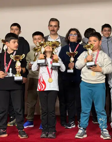 23 Nisan Satranç Turnuvası Hopa’da Gerçekleştirildi