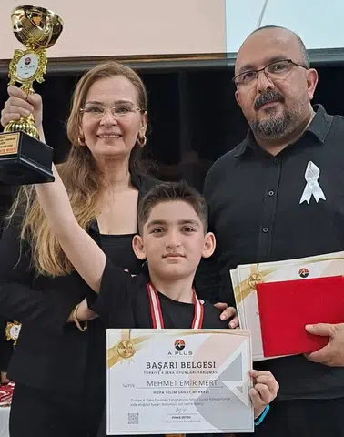 Hopa'lı Öğrenci Mehmet Emir Mert, Türkiye Finalleri'nde Başarı Gösterdi
