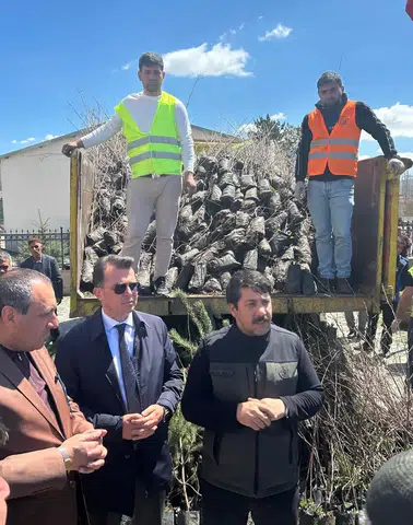 Narman’da Fidan Dağıtımı Etkinliği: Doğaya Nefes, Geleceğe Umut