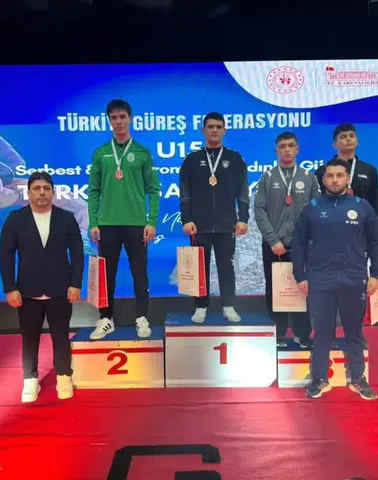 U15 Türkiye Güreş Şampiyonası’nda Trabzonlu sporculardan gurur verici başarı