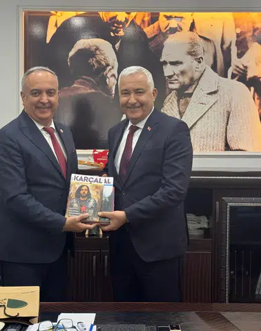 Borçka Belediyesi’nde Kemalpaşa Heyeti ile Yerel Yönetimler Üzerine Görüşme