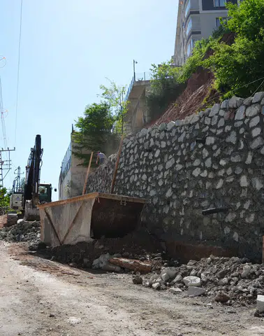 Artvin Belediyesi’nden Sahada Yoğun Mesai: Başkan Bilgehan Erdem Çalışmaları Yerinde İnceledi