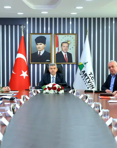 Artvin'de Okul Güvenliğinde Yeni Tedbirler: Denetimler ve Kameralar Artırılacak!