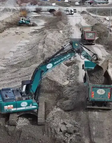 Aşkale’de Taşkın Riskine Karşı Rusubat Temizliği Çalışmaları Sürüyor