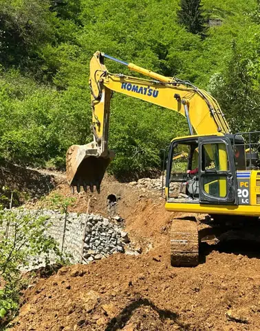 Arsin Belediyesi Fen İşleri Ekipleri İlçe Genelinde Çalışmalarını Sürdürüyor