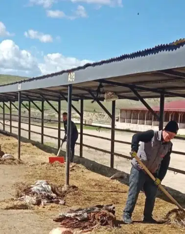 Bayburt Belediyesi Bayram Sonrası Temizlik Çalışmalarını Sürdürüyor