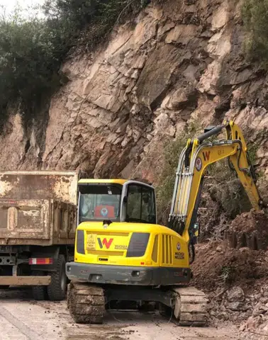 Yomra'da Heyelan Sonrası Yol Bakım Çalışmaları Devam Ediyor