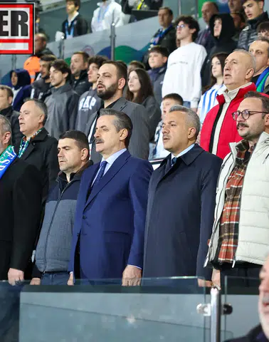 Rize Valisi İhsan Selim Baydaş, Çaykur Rizespor-Beşiktaş Maçını Tribünden Takip Etti