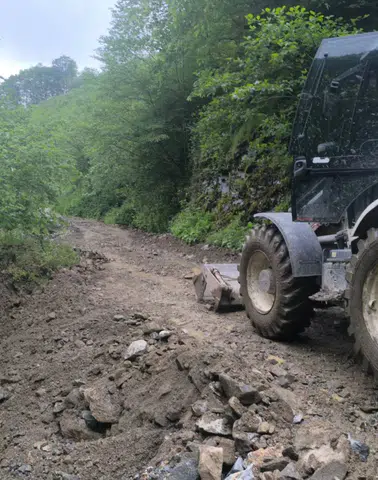 Arsin Belediyesi Fen İşleri Ekipleri İlçe Genelinde Çalışmalarını Sürdürüyor