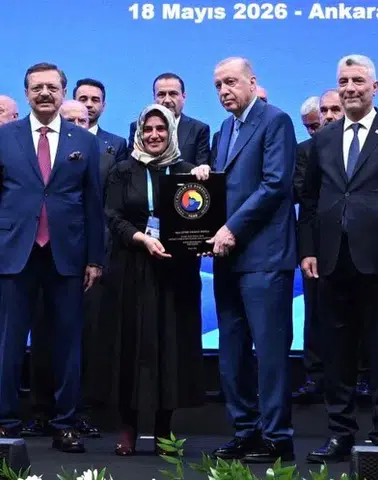 Ardeşen TSO Genel Sekreteri Ayata’ya 30. Yıl Hizmet Şeref Belgesi