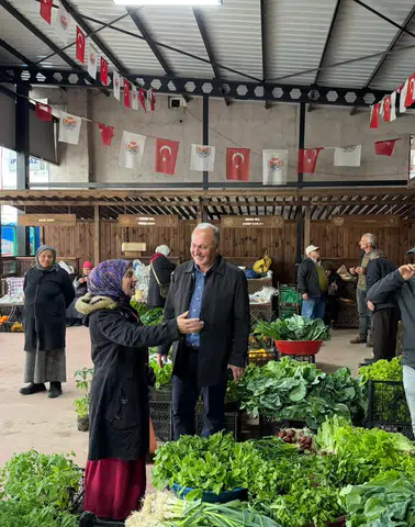 Başkan Turgay Ataselim Arhavi Köy Pazarı’nda Esnaf ve Vatandaşlarla Buluştu