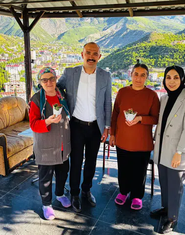Ardanuç Kaymakamı Sözen ve Eşinden Şehit ve Gazi Annelerine Anneler Günü Ziyareti