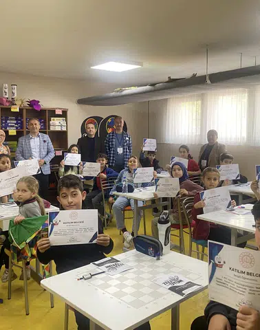 Beşikdüzü’nde Kalem Kağıt Oyunları İlçe Turnuvası Tamamlandı