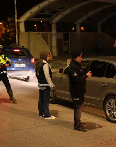 Erzurum’da Eş Zamanlı Denetim: Binlerce Kişi ve Araç Kontrol Edildi
