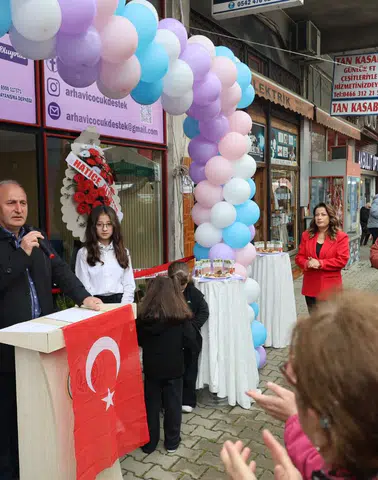 Arhavi’de Çocuklara Umut Olacak Dernek Hizmete Açıldı