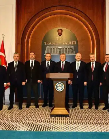 Trabzon’da Protokol Ziyareti: Bakan Bak ve Milletvekilleri Valilikte Bir Araya Geldi
