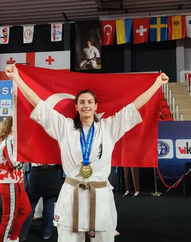 Artvinli Sporcu Nisagül Büyük, Avrupa Karate Şampiyonası’nda Üçüncü Oldu