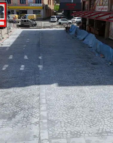 Arhavi Fevzi Çakmak Caddesi’nde Üstyapı Çalışmalarında İlk Etap Tamamlandı