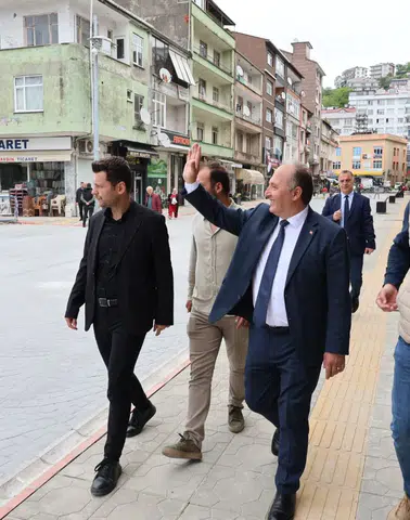 Arhavi’de Fevzi Çakmak Caddesi Yenileniyor: Üstyapı Çalışmaları Tamamlandı