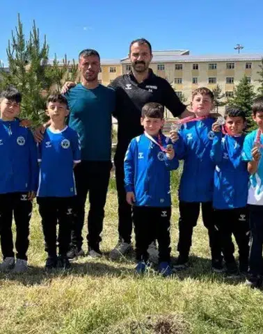 Tortumlu Minik Güreşçiler Erzurum İl Şampiyonası'nda Madalyaları Topladı