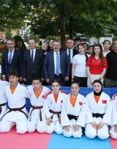 Trabzon'da Yaz Spor Okulları Coşkuyla Açıldı: 3 Bin 500 Çocuk Ücretsiz Spor Eğitimi Alacak