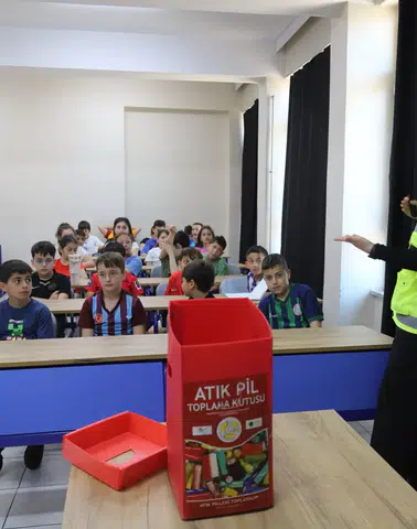 Hopa Belediyesi'nden Öğrencilere Sıfır Atık ve Geri Dönüşüm Eğitimi