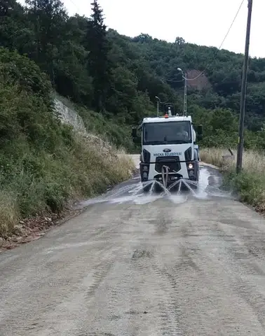 Maçka Belediyesi'nden Gayretli Mahallesi'ne Kuru Beton Yol Çalışması