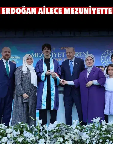 Cumhurbaşkanı Erdoğan, Torunu Ömer Tayyip’in Mezuniyet Sevincine Ortak Oldu