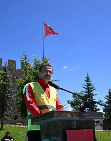 Erzurum'da Yeşilay Bisiklet Turu Düzenlendi: Vali Baruş'tan Sağlıklı Yaşam ve Bağımlılıkla Mücadele Vurgusu