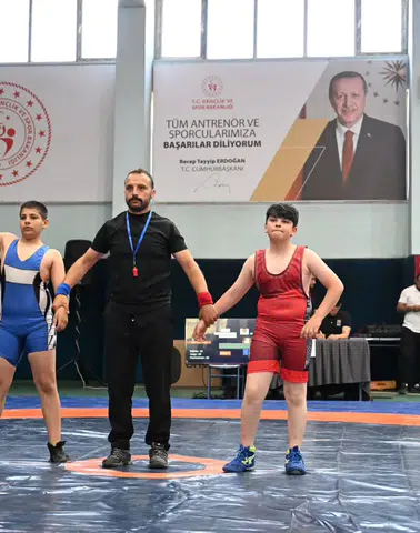 Erzurum'da Minik Güreşçiler Türkiye Şampiyonası İçin Minderde Ter Döktü