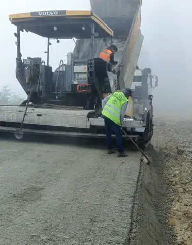 Trabzon Büyükşehir’den Yayla ve Mahalle Yollarına Beton Hamlesi