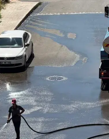 Yomra Belediyesi'nden İlçe Genelinde Aralıksız Temizlik Seferberliği