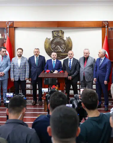Rize’de Bakan Gürlek Mesaisi: Valilikte Değerlendirme Toplantısı Yapıldı
