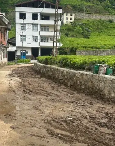 Güneysu Belediyesi’nden Mahallelerde Yoğun Çalışma Mesaisi
