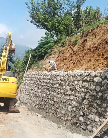 Akçaabat Belediyesi Fen İşleri Ekipleri İlçe Genelinde Çalışmalarını Sürdürüyor